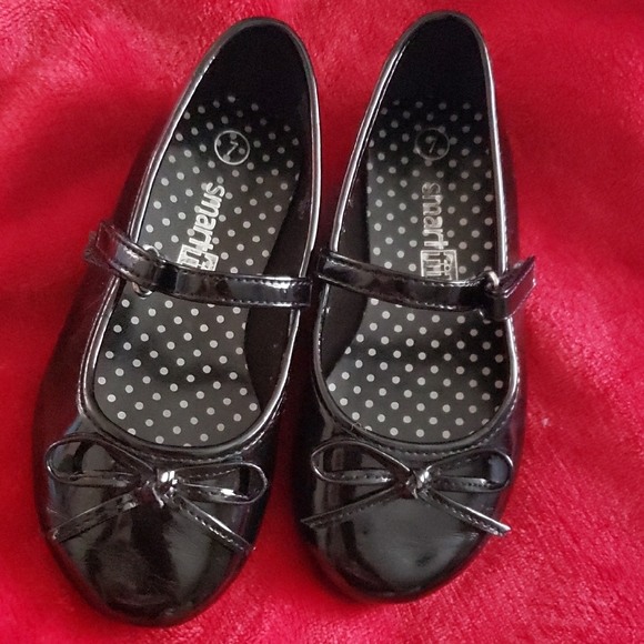 Elegant Black Patent Leather Flats - Picture 4 of 7
